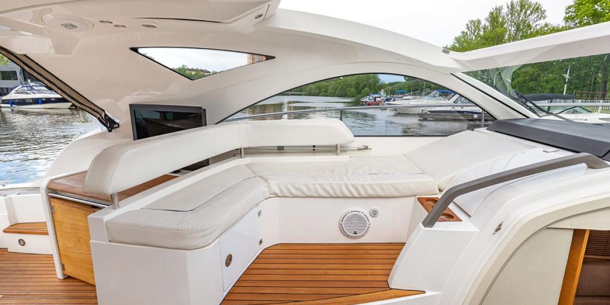 Аренда моторной яхты Fairline Targa 44 в Москве